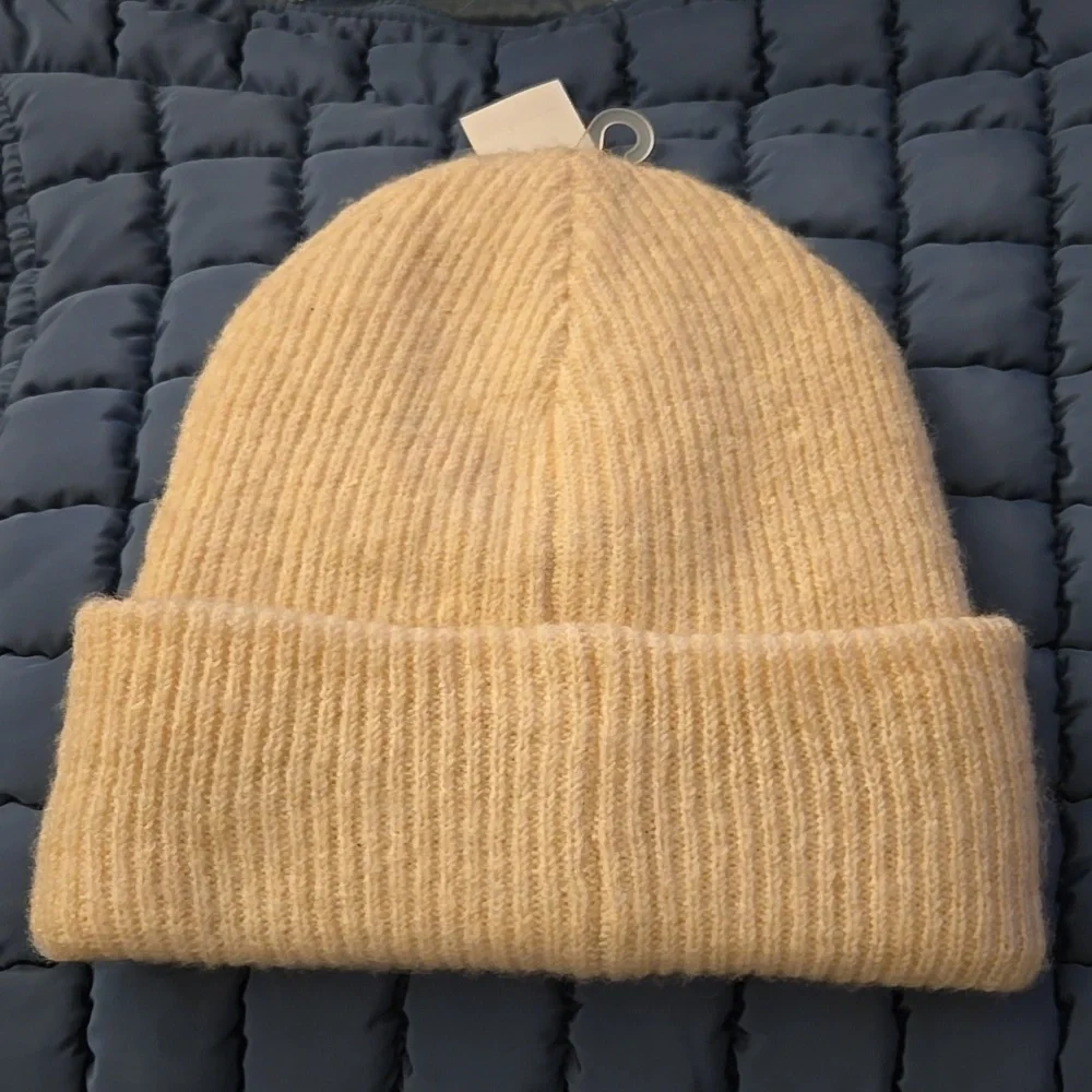 NWT AE American Eagle Knit Beanie Cream Color Unisex One Size